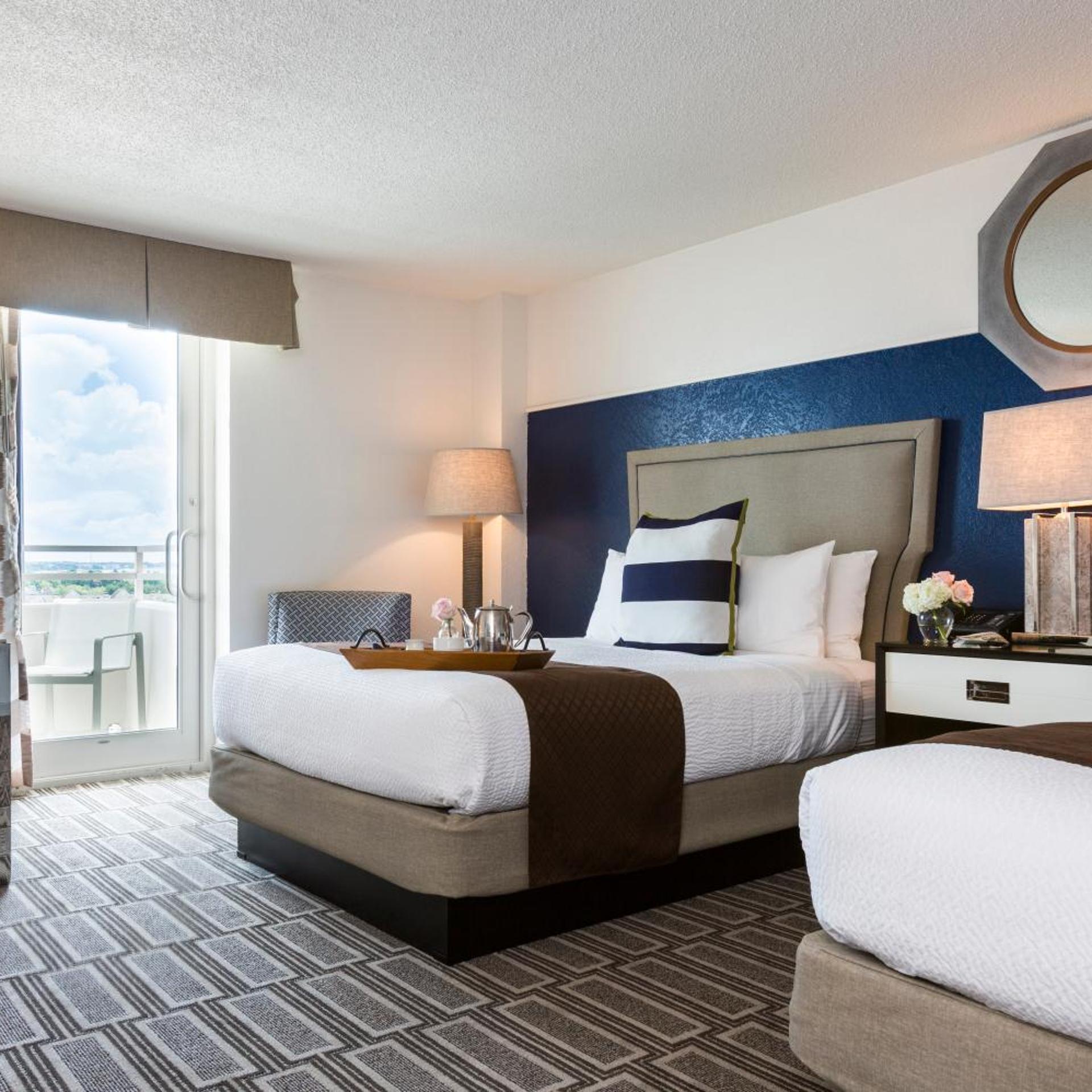 Deluxe, 2 Queen Beds, Water View