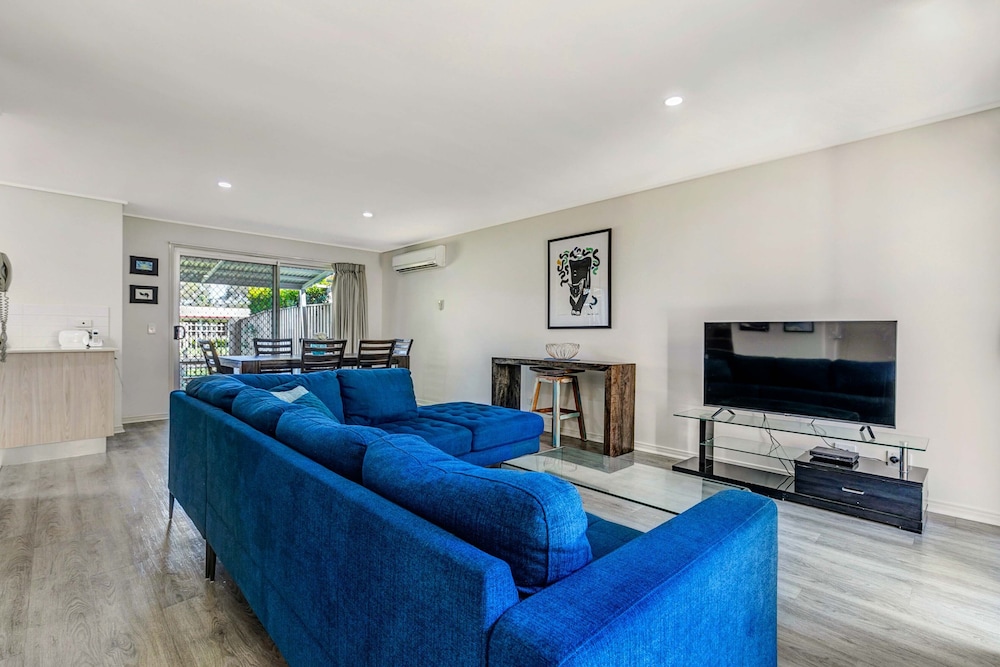 Ramada Encore by Wyndham Whale Cove Hervey Bay 32/57