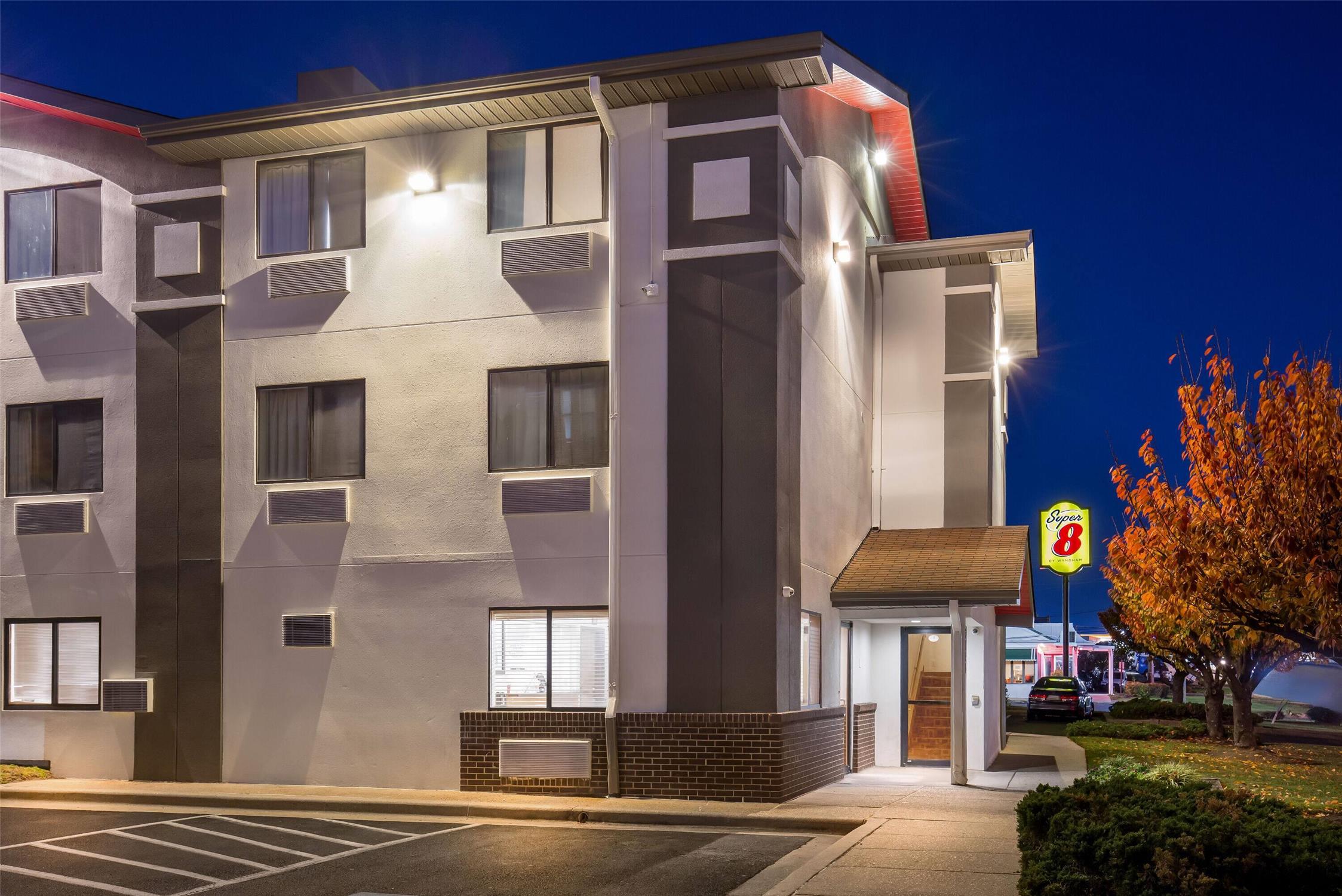 Super 8 By Wyndham College Park Wash Dc Area 4/17