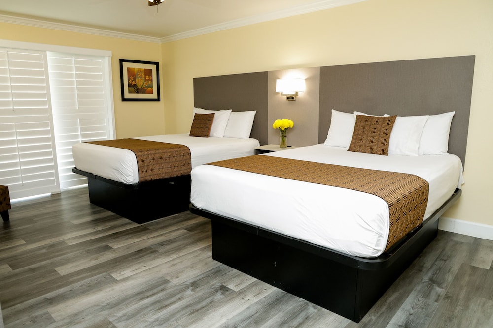 Silver Surf Motel 17/72