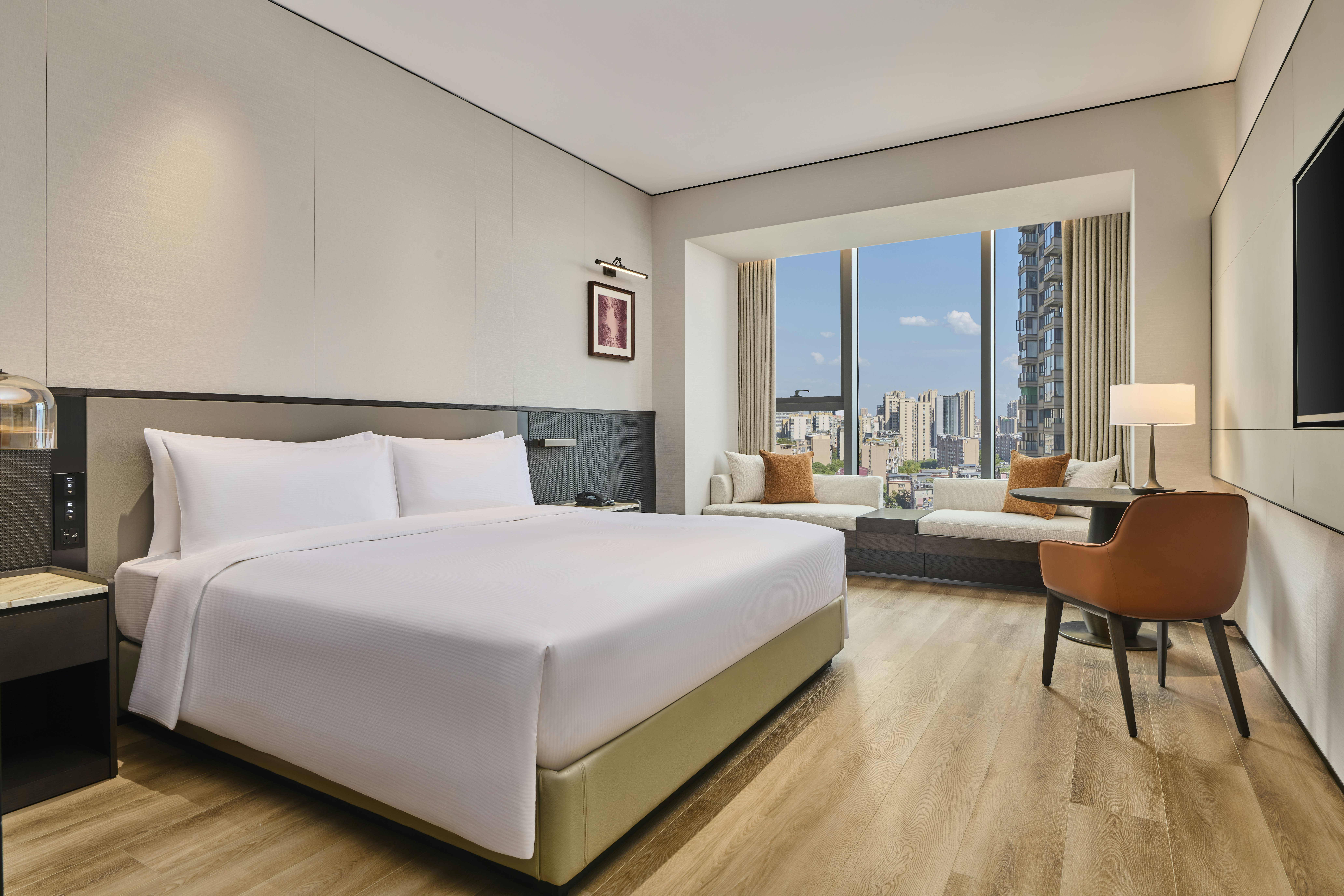 GUEST ROOM, KING BED