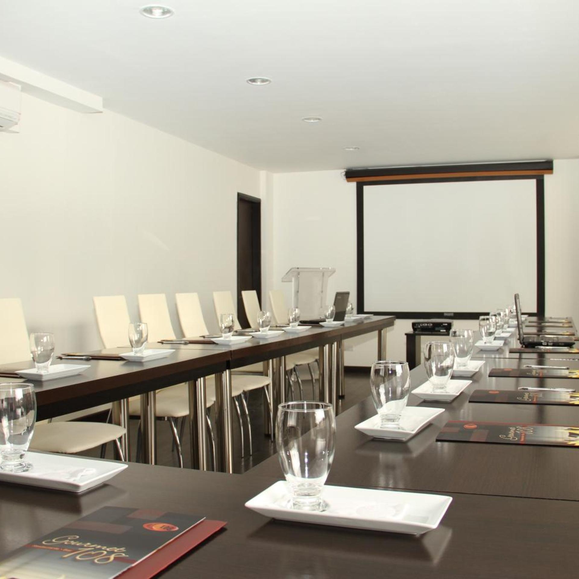 Suites 108 44/55