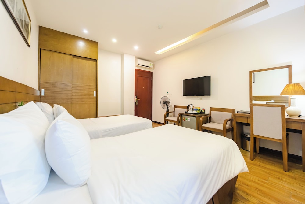 STUDIO, TWIN BEDS