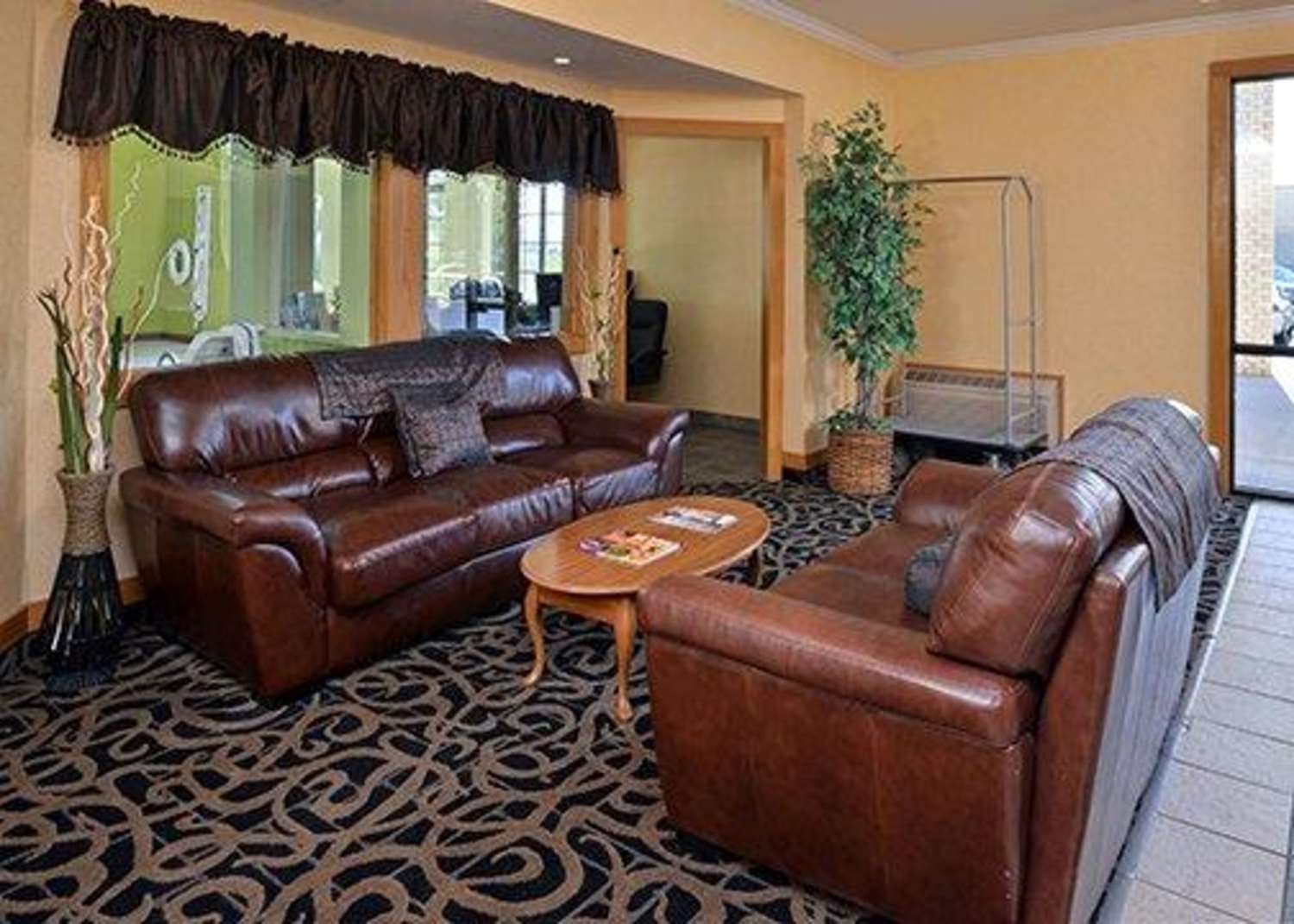 Express Inn & Suites 1/3