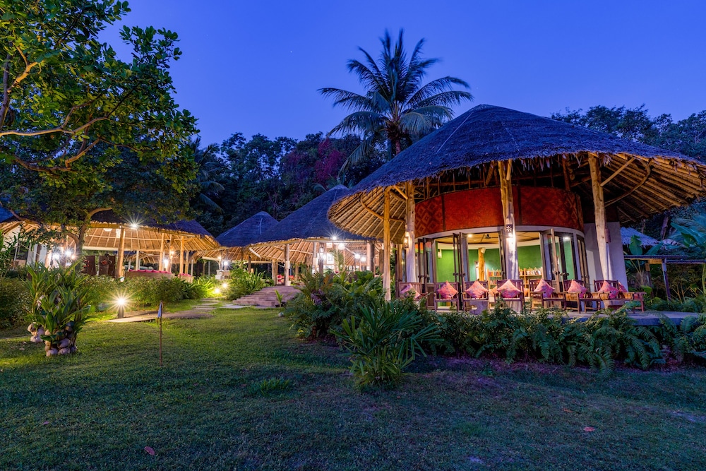 Koh Yao Yai Village 8/80
