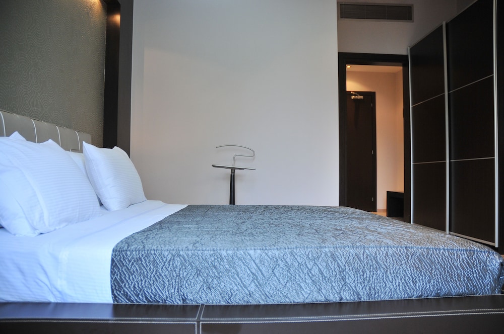 Monarc Hotel 18/58