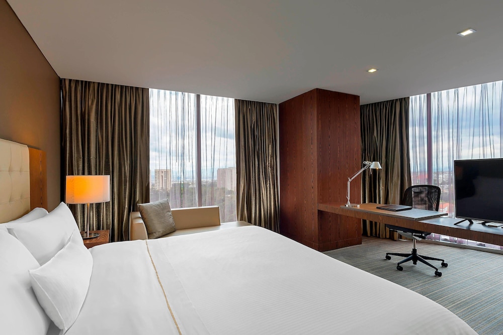 Premium, Suite, King Bed, Valley View