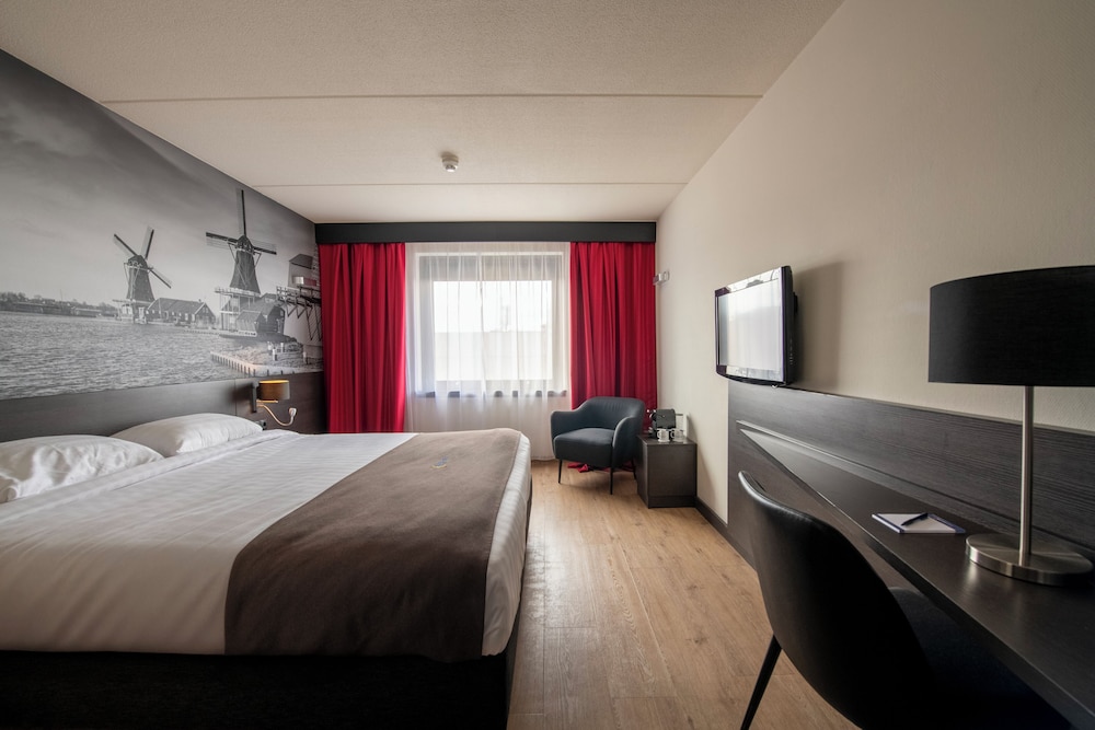 DELUXE, KING BED