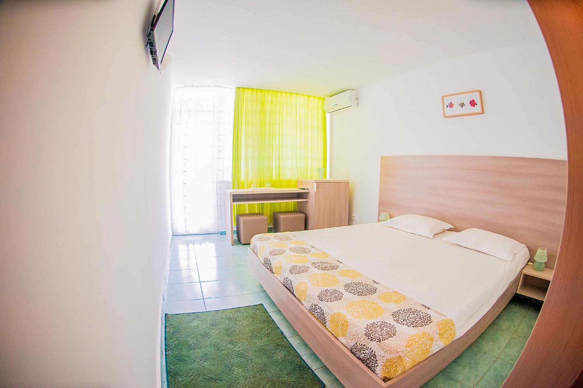 غرفة بسرير مزدوج، Hotel Favorit 3/7