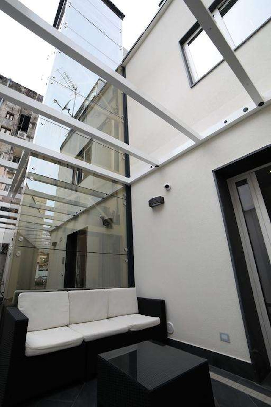 8 Room Hotel 59/80