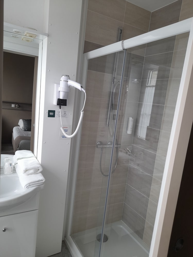 P'TIT DEJ-HOTEL COGNAC LA RESIDENCE 45/47