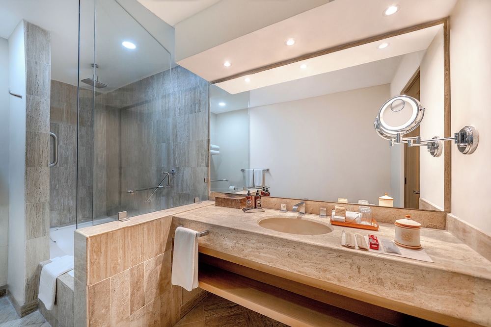 Velas Vallarta Suites Resort All Inclusive 76/99