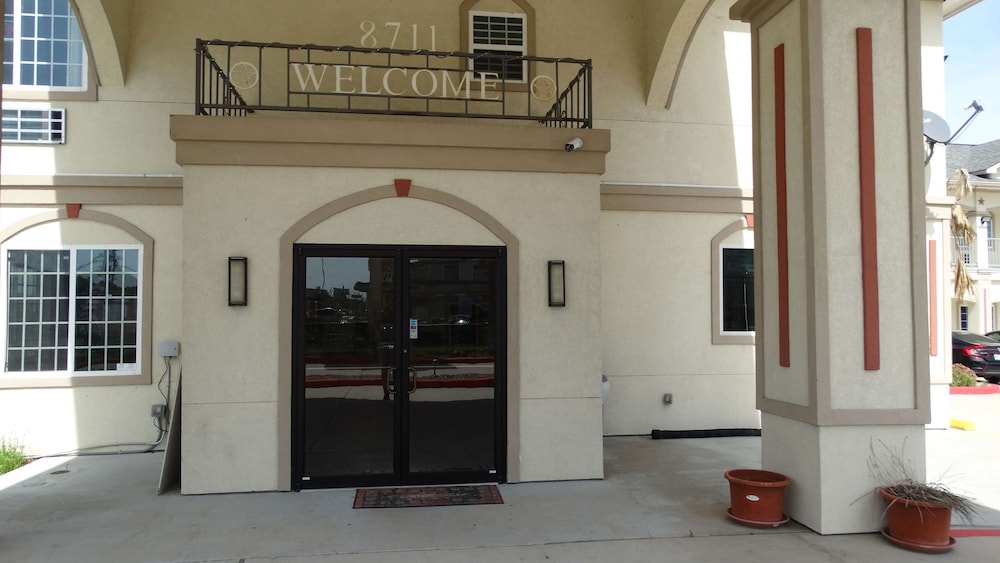 Motel6 Houston, TX - Willowbrook Mall photo2