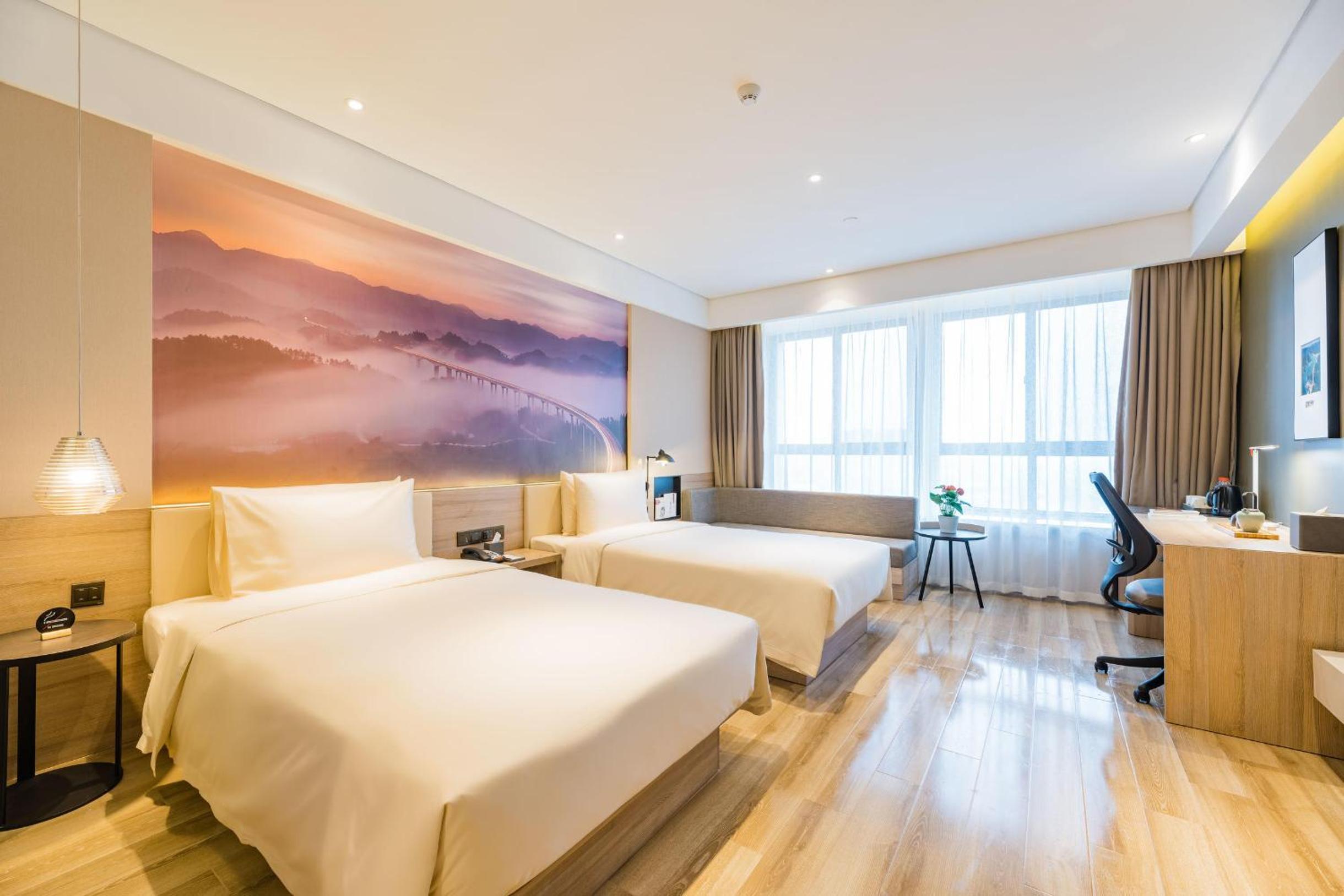 Executive, Twin Beds, Lake View