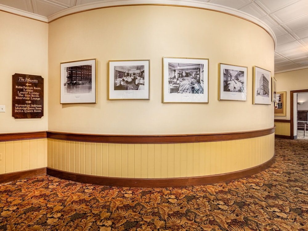 The Lafayette A grand Riverboat Era Hotel 9/77