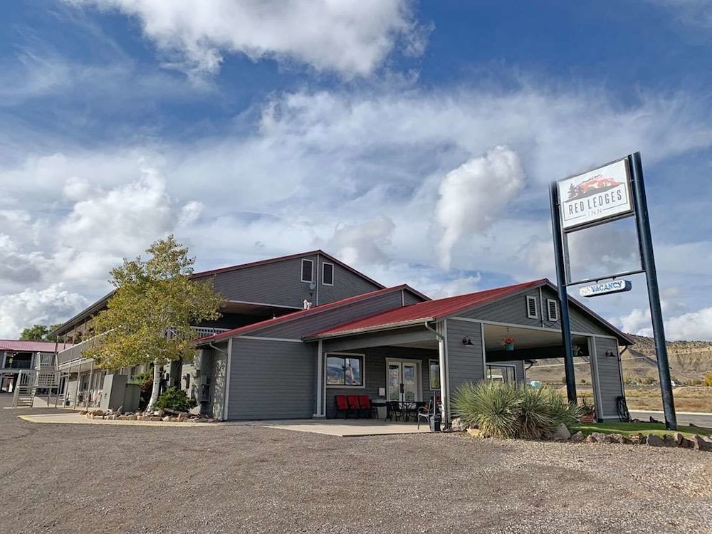 Red Ledges Inn 11/50