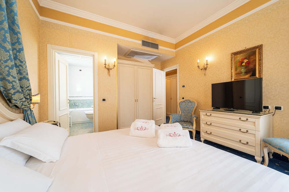 SUITE, DOUBLE BED