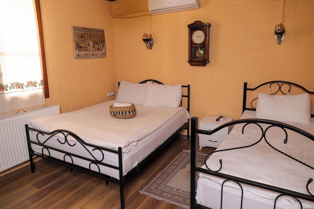 Classic, Twin Beds