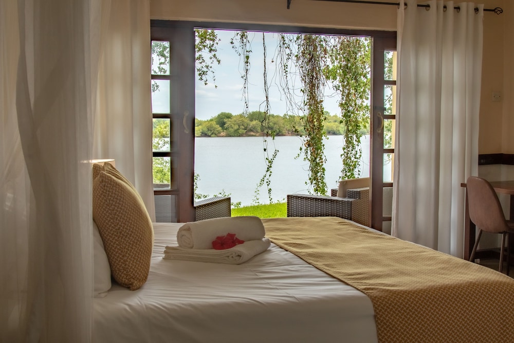 Victoria Falls Waterfront 42/74