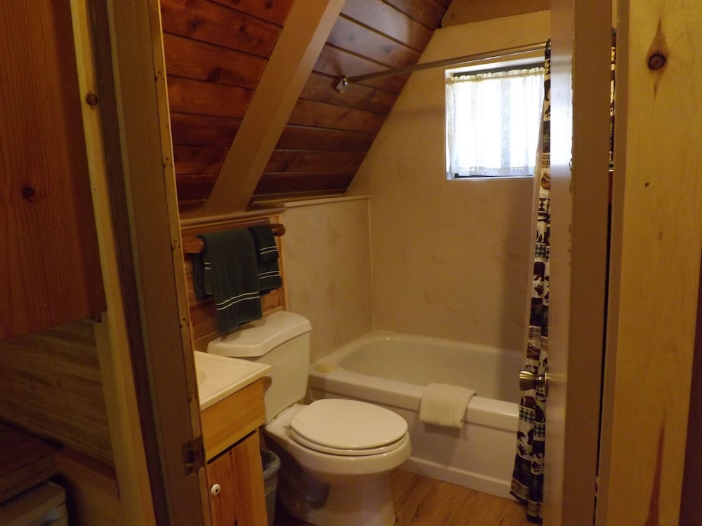 SIGNATURE, CABIN, PRIVATE BATHROOM
