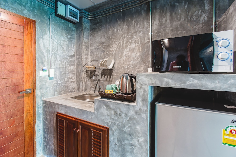 Stucco Loft Residency 41/72