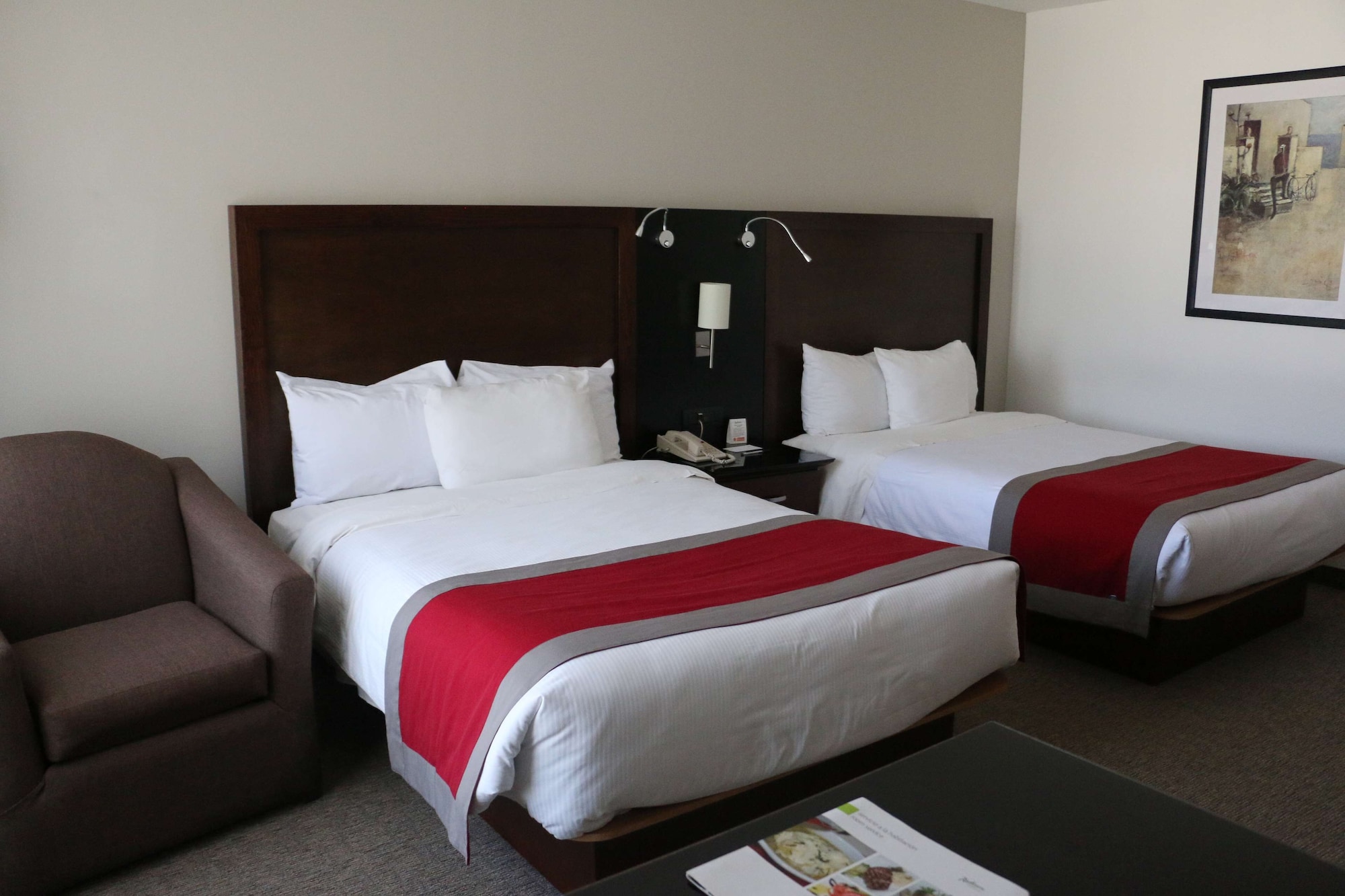 غرفة بريميوم بسريرين مزدوجين، Sheraton Leon 9/10