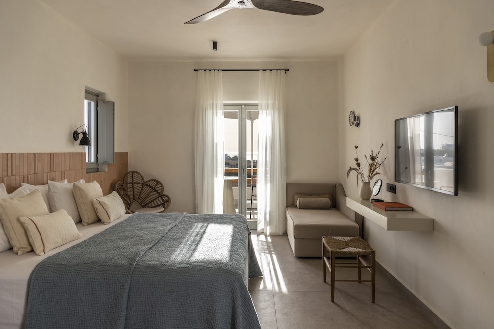 Suite, King Bed, Sofa