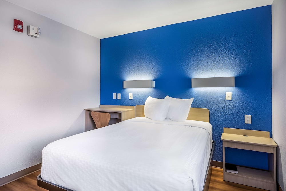 Americas Best Value Inn East Peoria 26/34