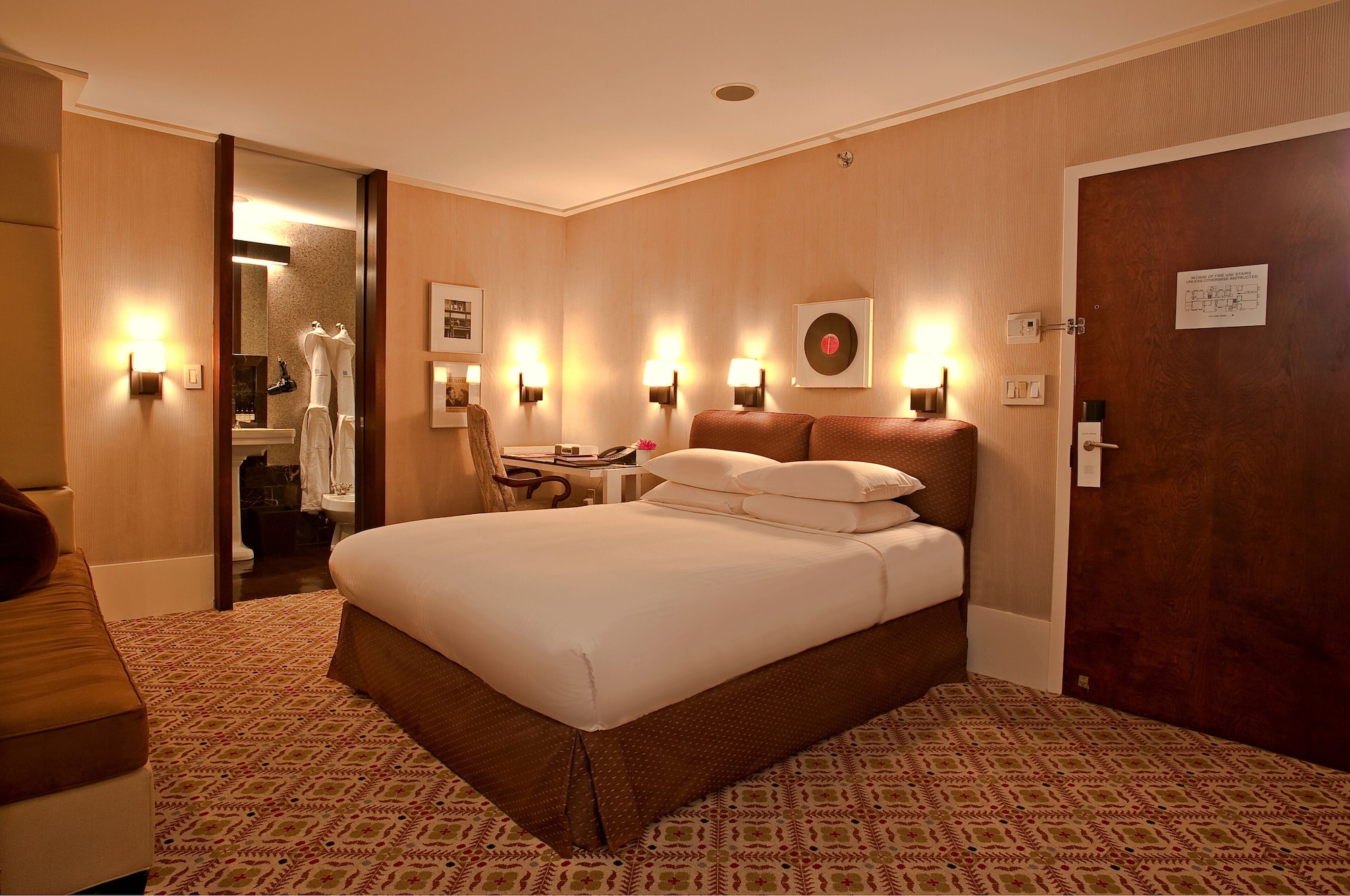 Luxury, Queen Bed, Accessible
