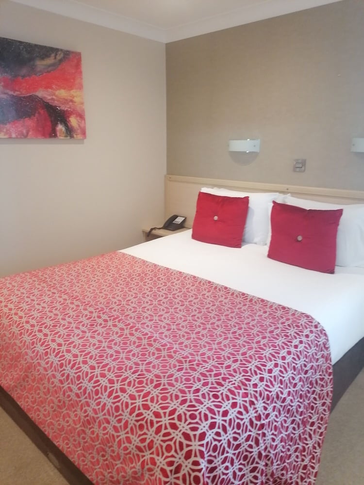 The Lodge Hotel 8/49