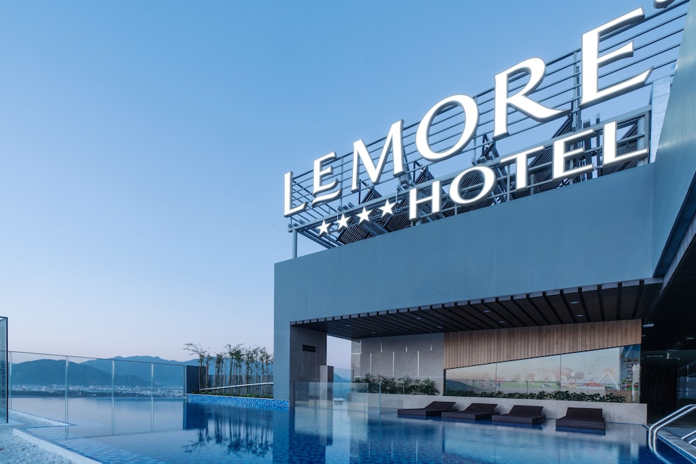 Le More Hotel 3/50