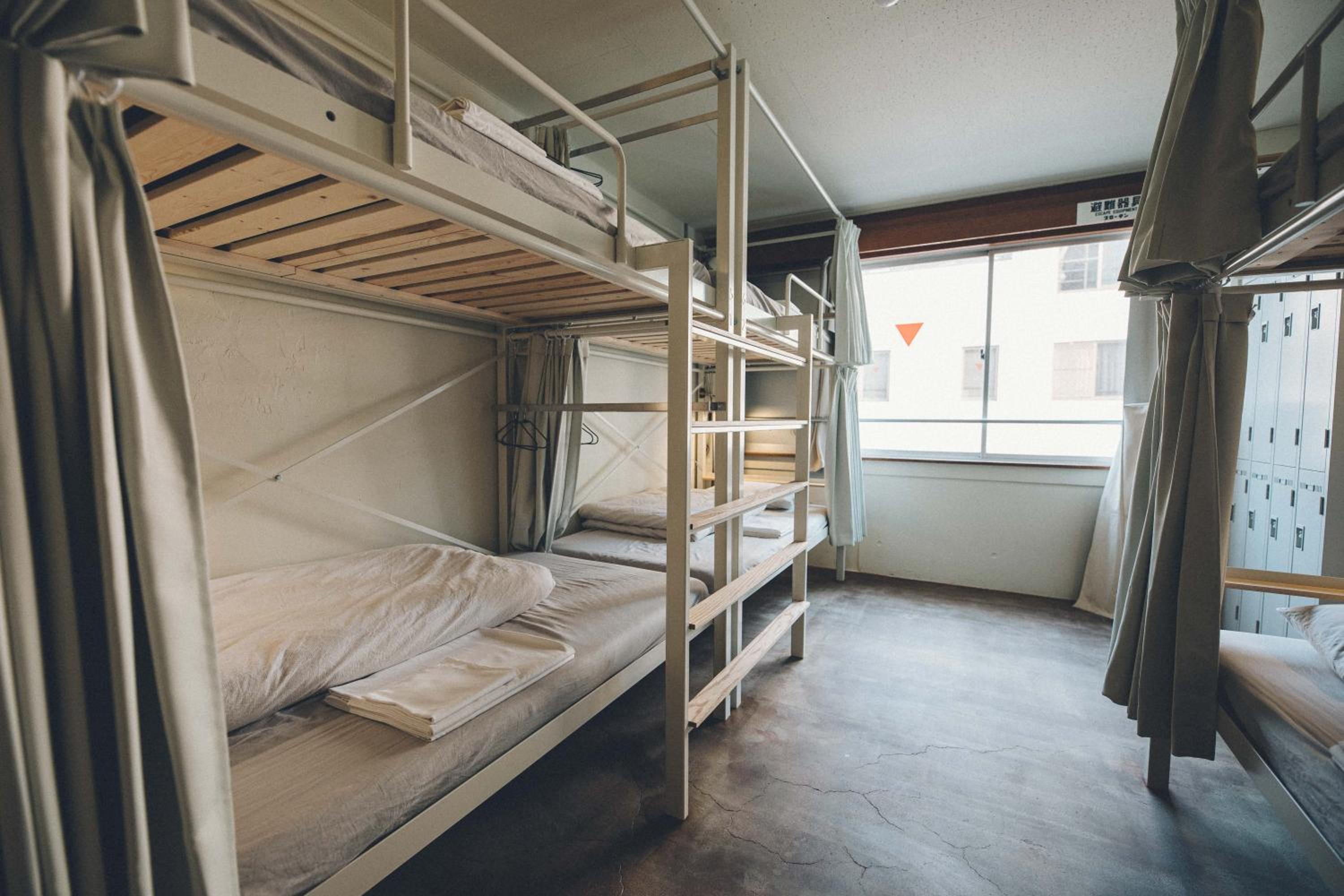 Mixed Dorm, 8 People