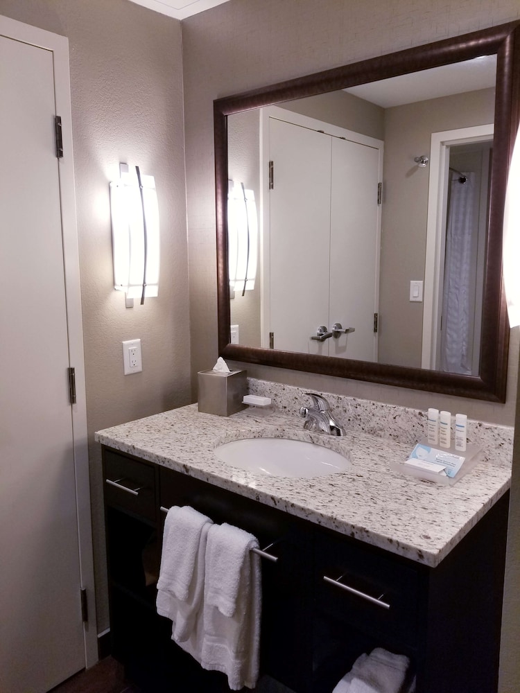 Homewood Suites by Hilton Calgary-Airport, Alberta, Canada 19/45