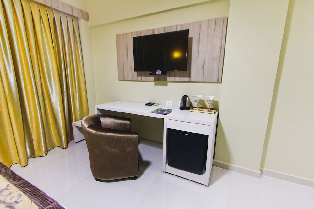 Megal Suites Hotel 41/45
