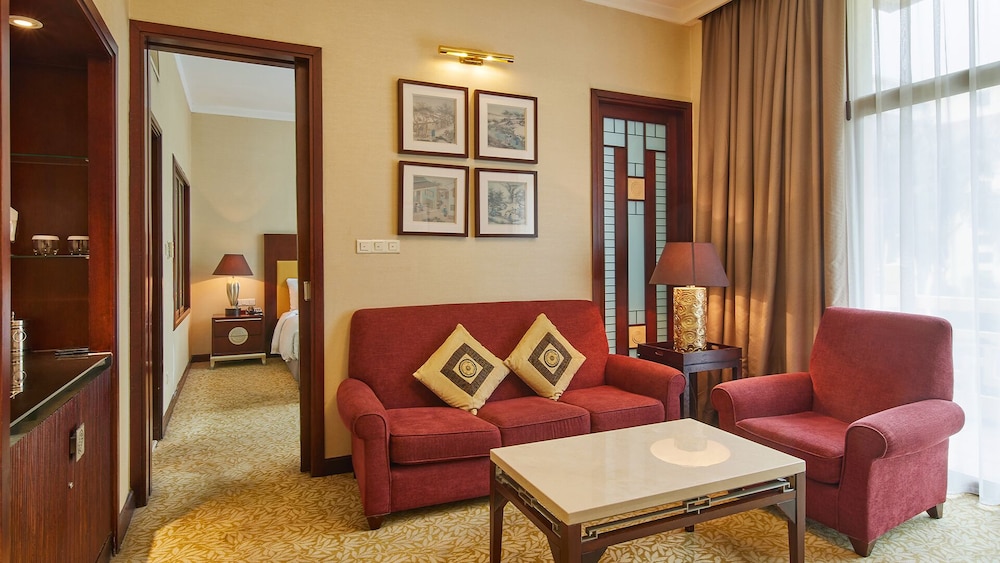 Dong Fang Hotel 48/74