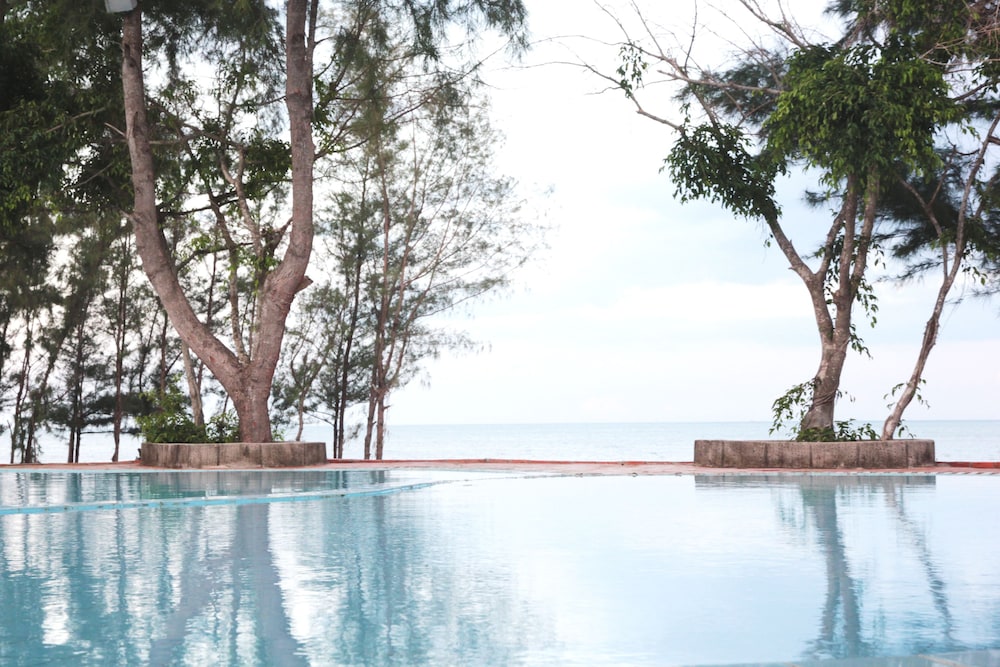 The Beach House Resort 50/56