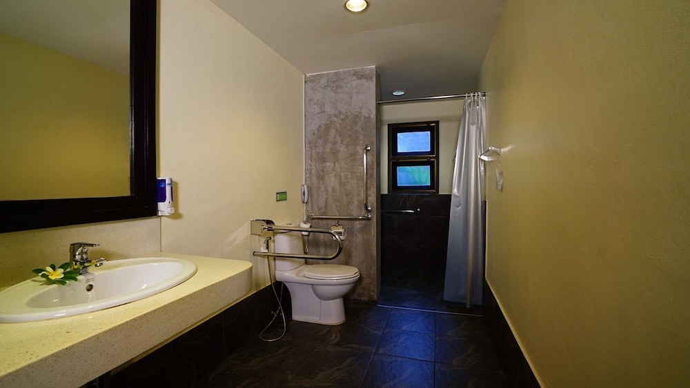 Baan Khaolak Beach Resort 50/50