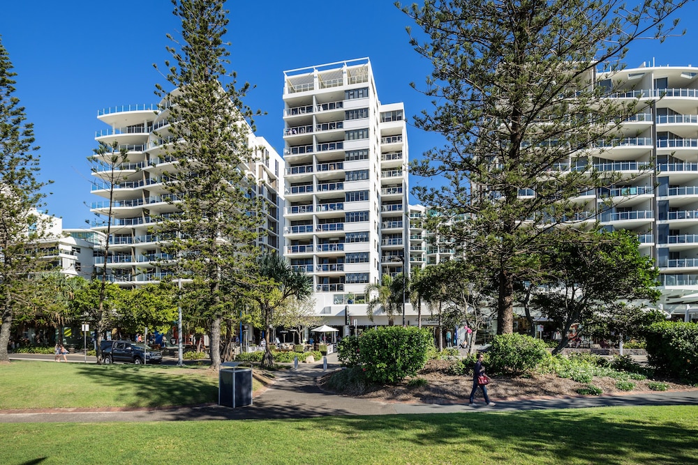 PACIFIC BEACH RESORT 65/77