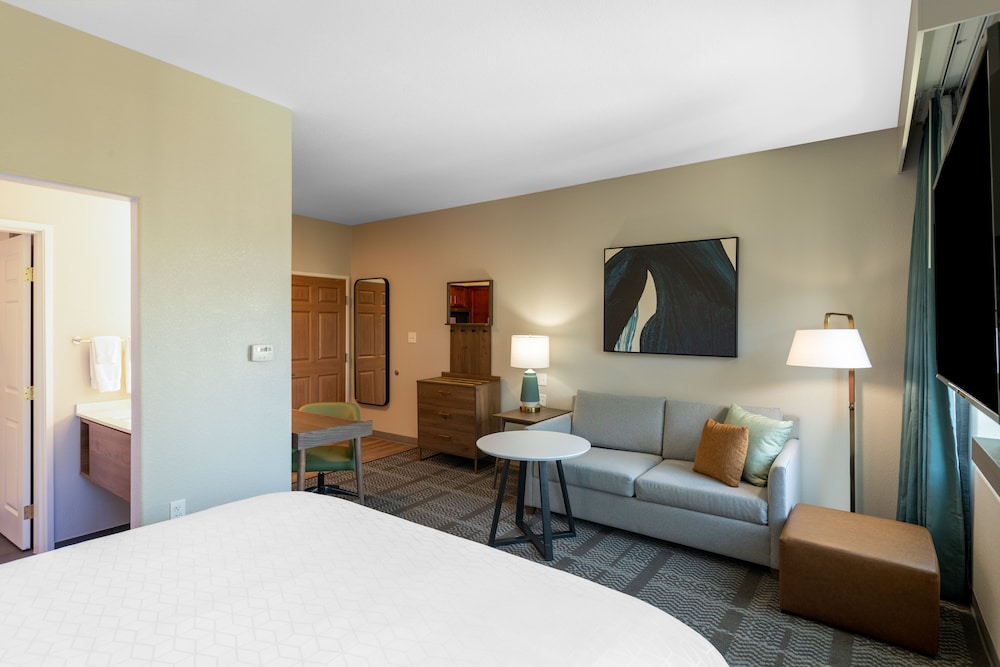 Staybridge Suites Phoenix-Glendale 40/65