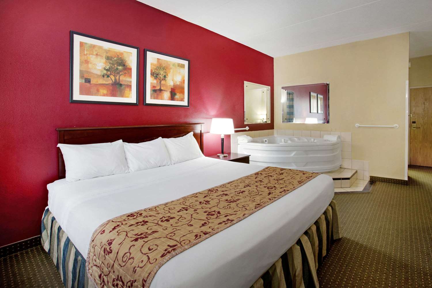 Ramada By Wyndham Bettendorf 2/17