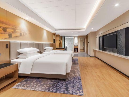 Room, 2 Beds, River View
