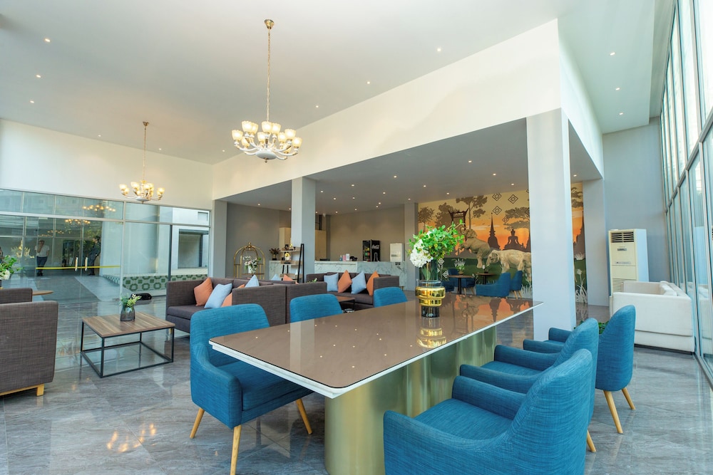 Lucky Elephant Hotel 23/28