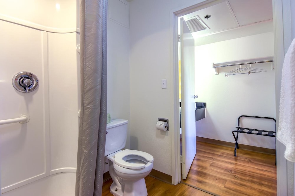 Motel6 Oceanside, CA 60/62