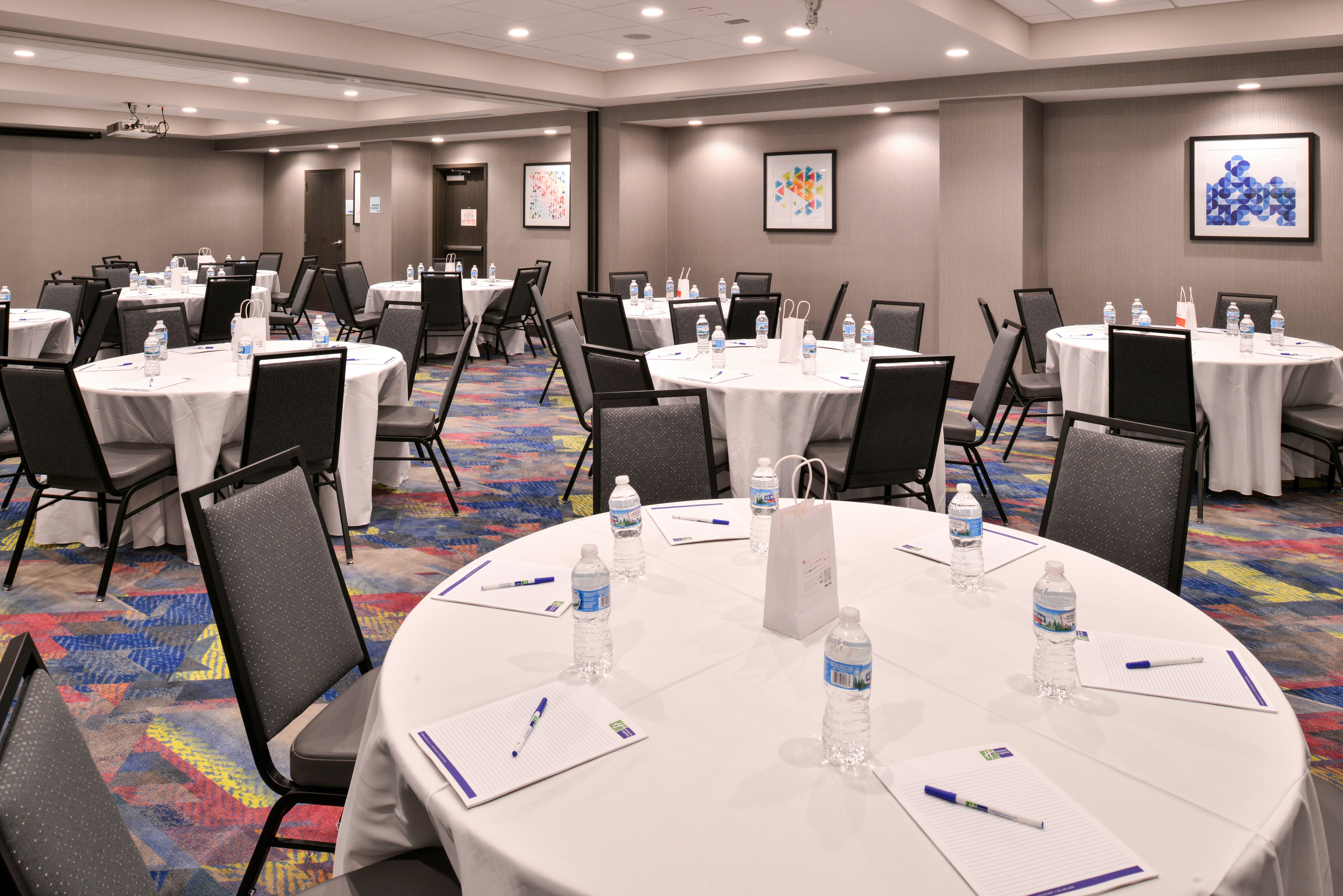 Holiday Inn Express Suites Bryant Benton Area 58/71