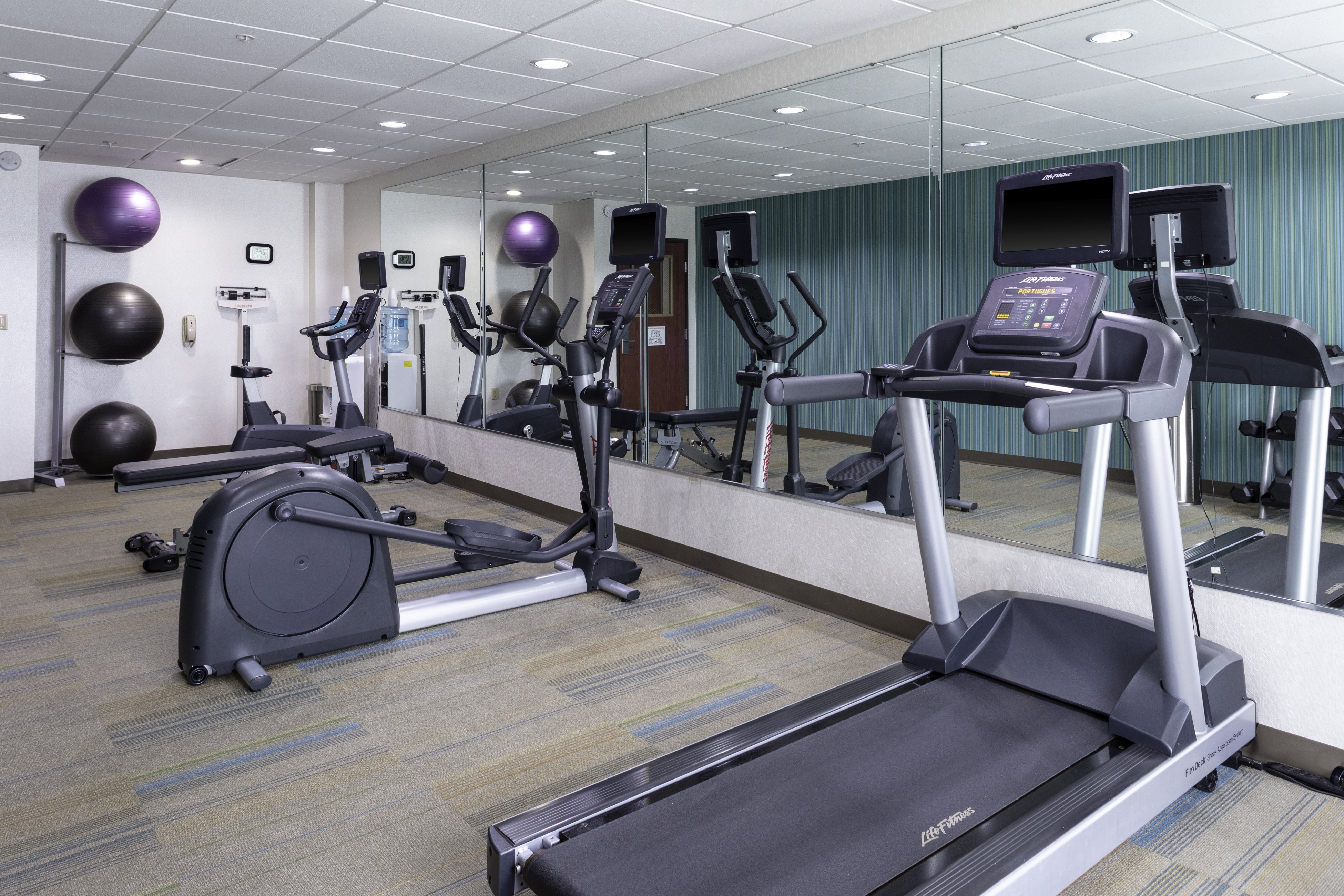Holiday Inn Express Suites Roanoke Rapids Se 36/72