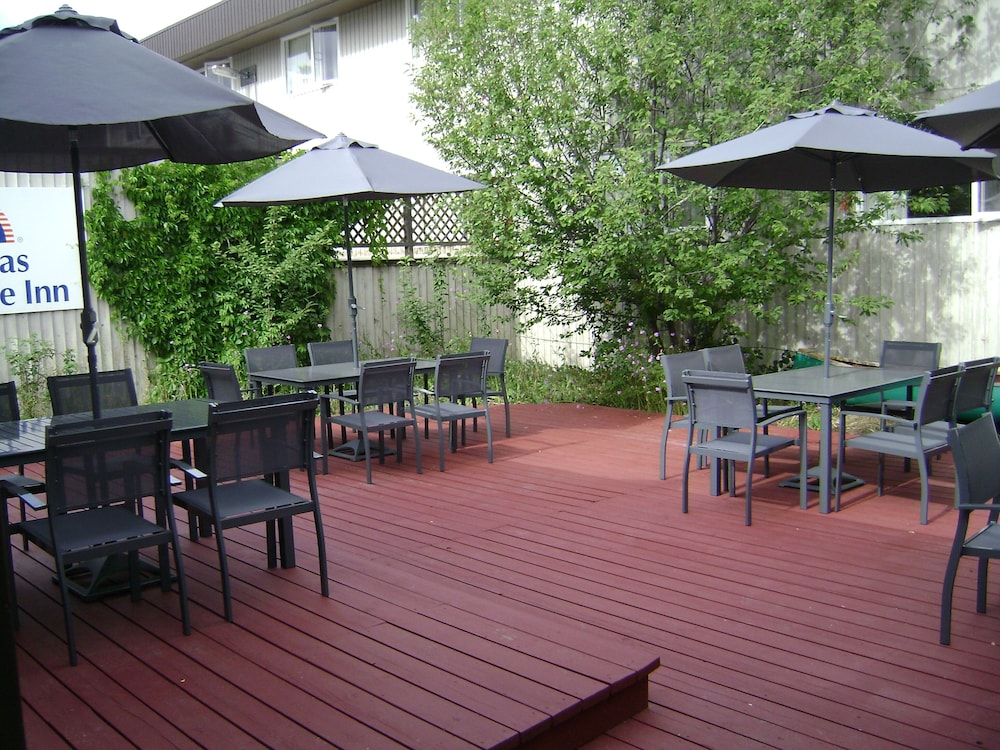 Canadas Best Value Inn River View Hotel 17/22