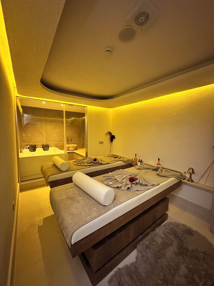 Derici Hotel 69/69