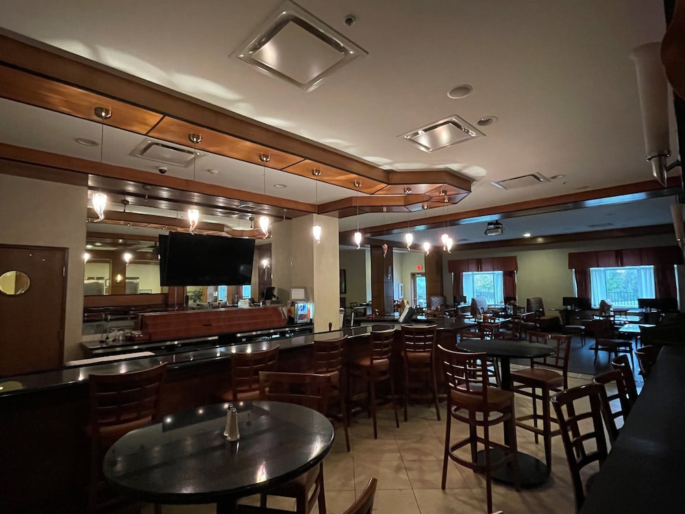 HOLIDAY INN BATTLE CREEK 36/47