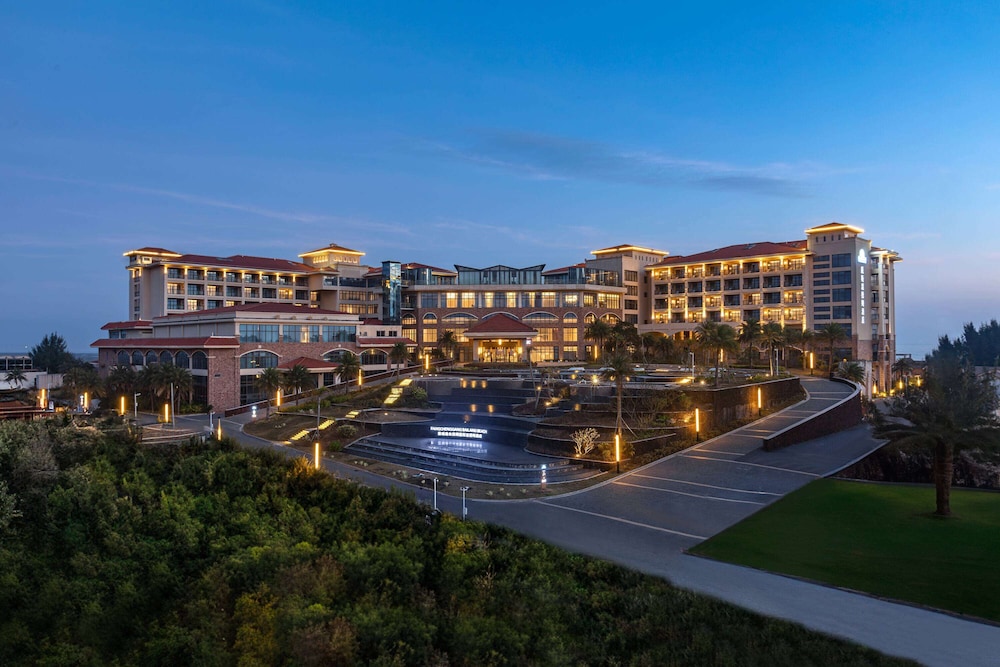 Days Hotel by Wyndham Fangchenggang Bailang Beach 4/25