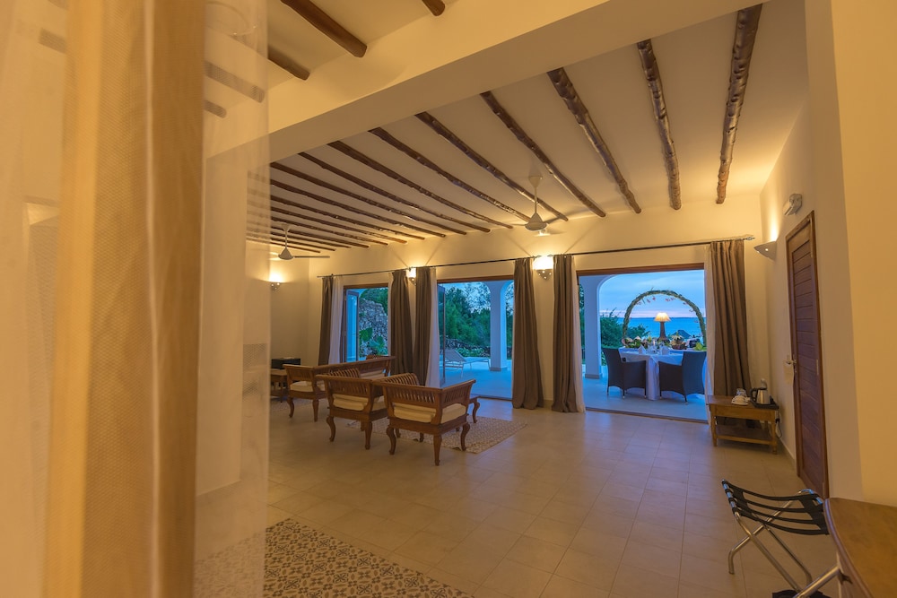 Kono Kono Beach Resort 47/73